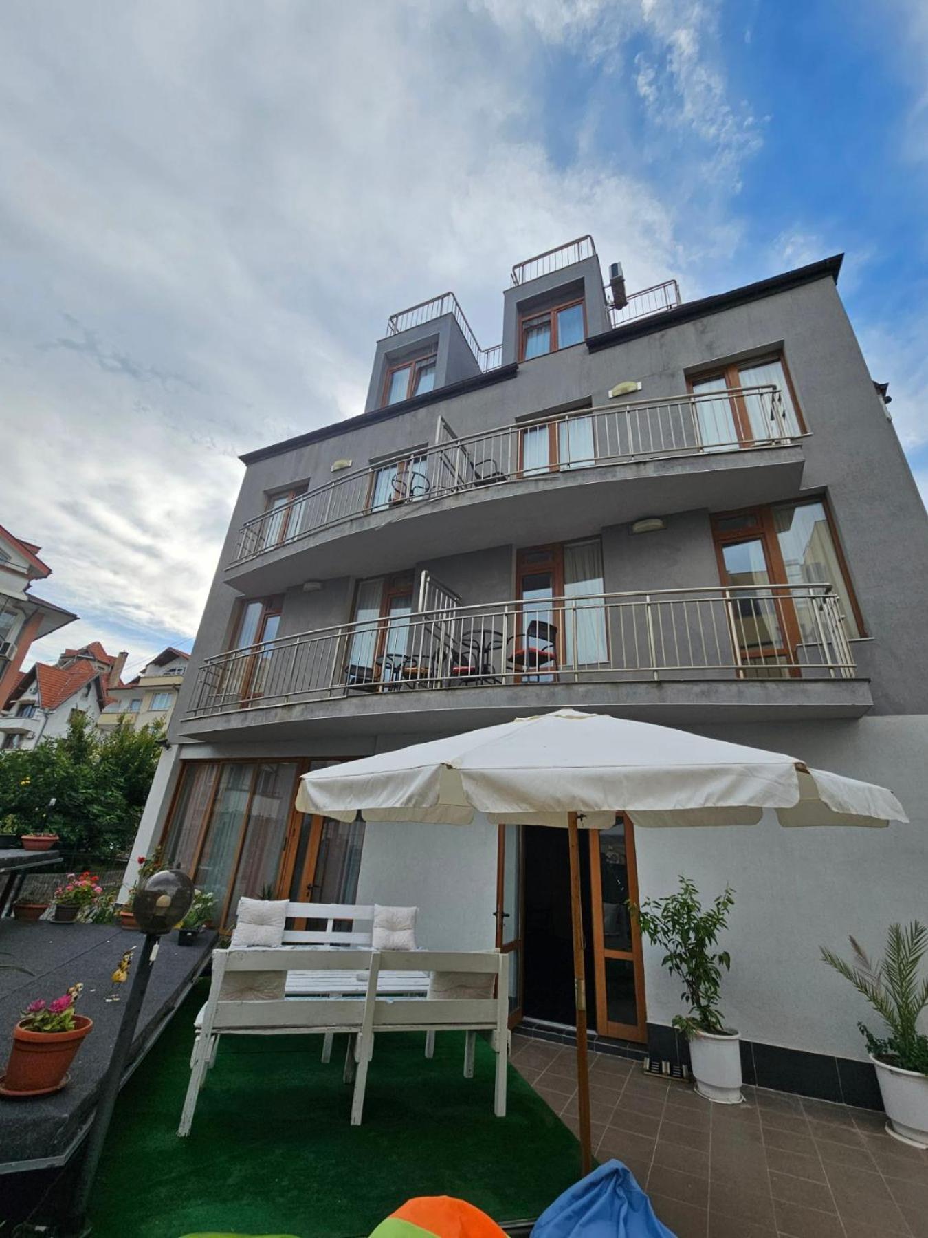 Guest House Petrovi Равда Экстерьер фото