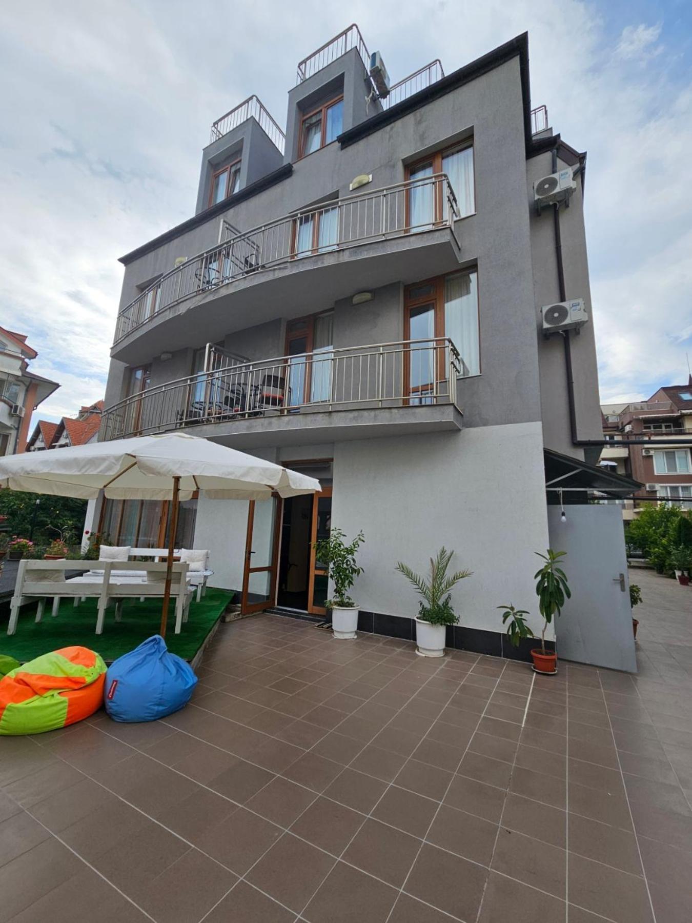 Guest House Petrovi Равда Экстерьер фото